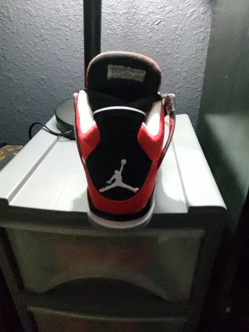 Nike Men's Red and Black Retro Basketball Sneakers